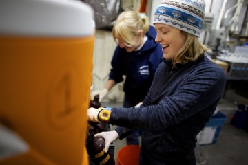 Stanford student, Caroline Ferguson, transfers samples of sea water.